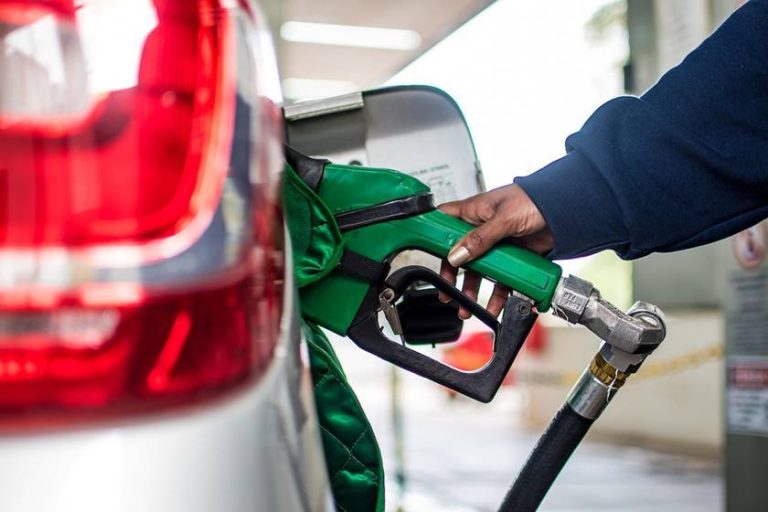 Redução no preço da gasolina para as distribuidoras começa a valer nesta sexta (16)