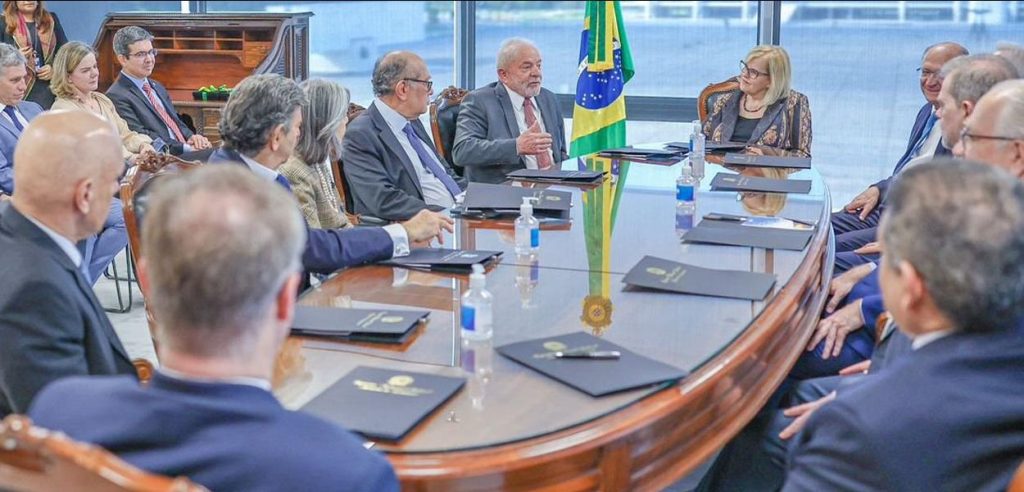 UM BANDO PATÉTICO: ‘O Congresso se cala diante do consórcio STF-Lula’ – por J.R. Guzzo