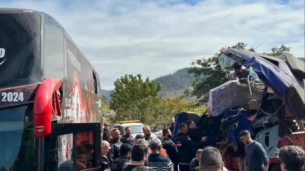 César Menotti e Fabiano sofrem grave acidente em Minas Gerais